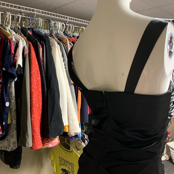 Le Chateau dress - Picture 3 of 4